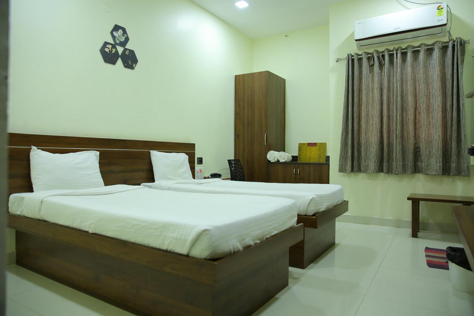 Hotel Maruthi Inn Nirmal  Exterior foto